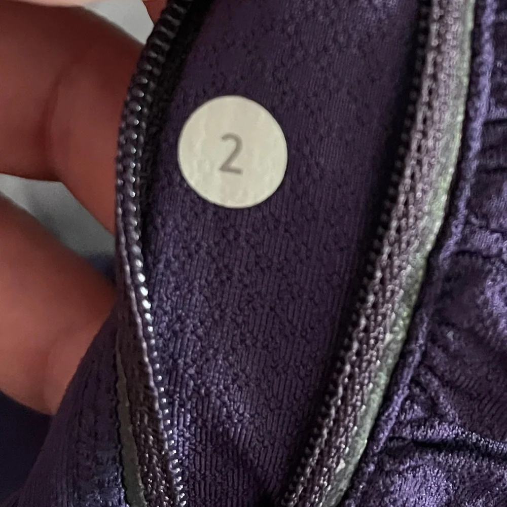 Lululemon Run: In The Sun Crop sz. 2 - Picture 7 of 9